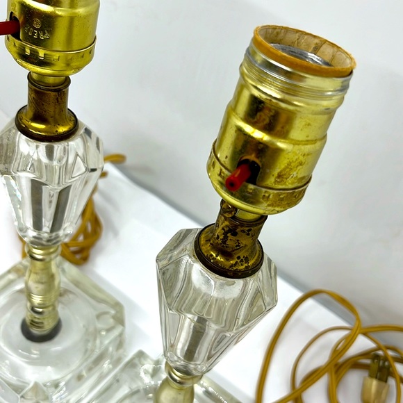 Two Vintage Clear Glass Bedside Lamps - Picture 4 of 5